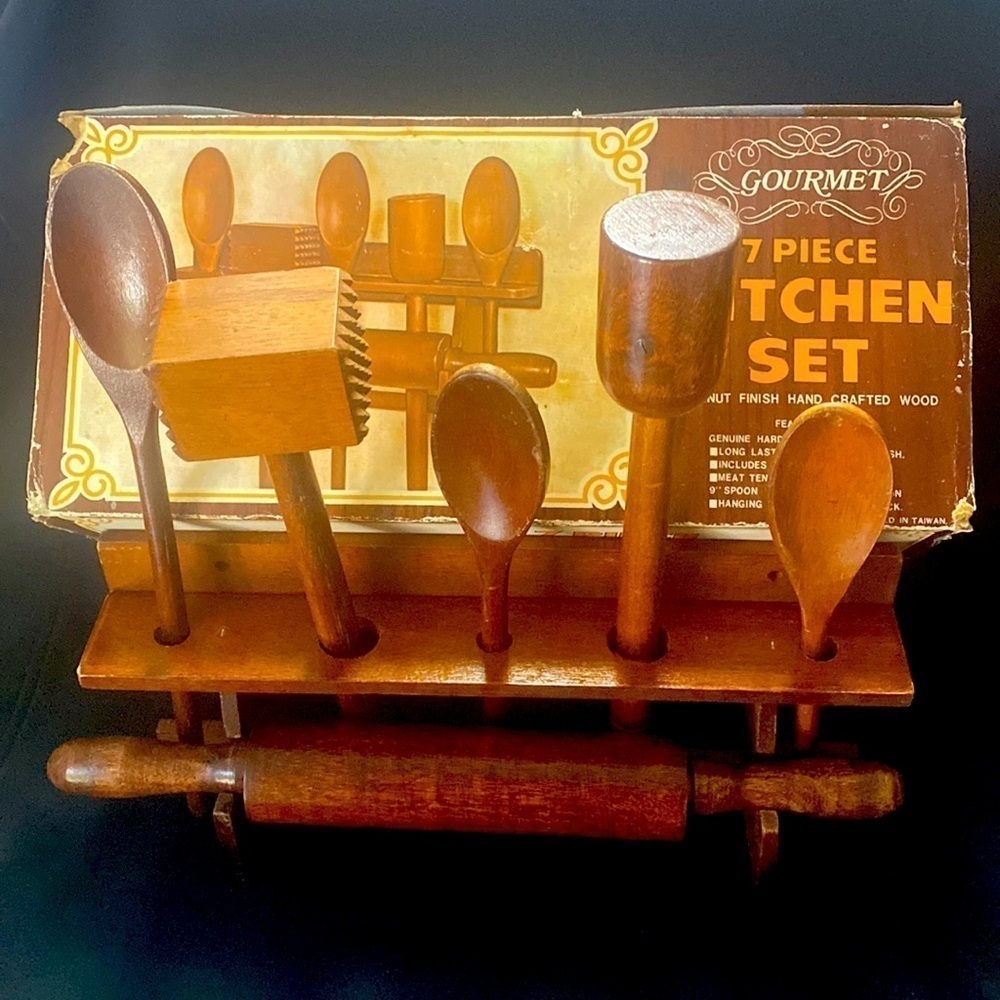 GOURMET 7 PIECE KITCHEN SET
WALNUT FINISH HAND CRAFTED WOOD
GENUINE HARD WOOD